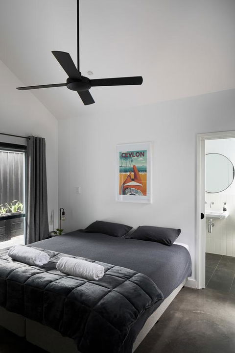 Berms And Barrels - New - Phillip Island Accommodation 8