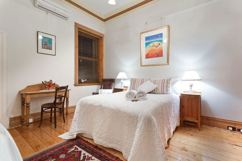 Annie's Victorian Terrace Accommodation Fremantle - Phillip Island Accommodation 11