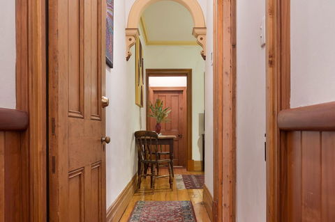 Annie's Victorian Terrace Accommodation Fremantle - Phillip Island Accommodation 3