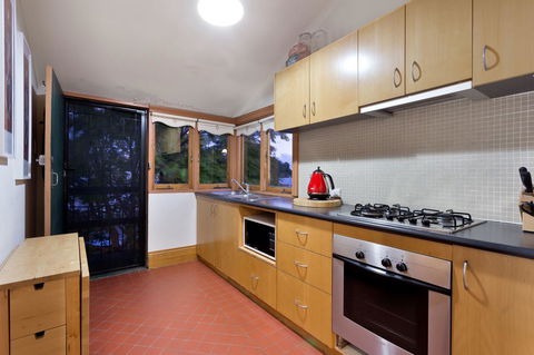 Annie's Victorian Terrace Accommodation Fremantle - Phillip Island Accommodation 20