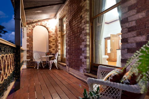 Annie's Victorian Terrace Accommodation Fremantle - Phillip Island Accommodation 7