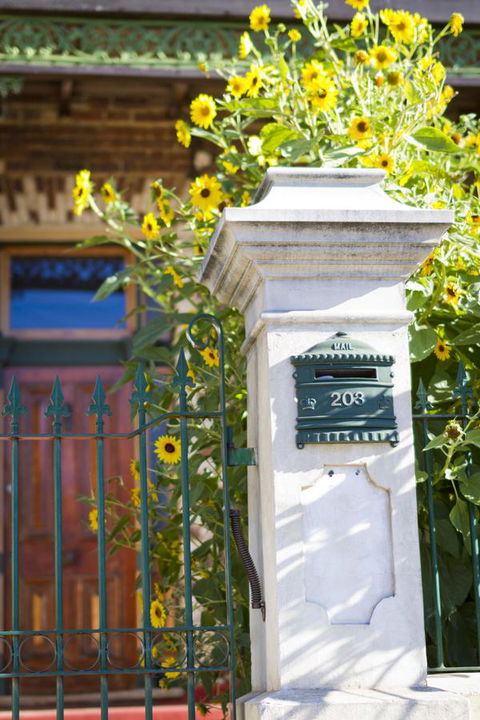 Annie's Victorian Terrace Accommodation Fremantle - Phillip Island Accommodation 1