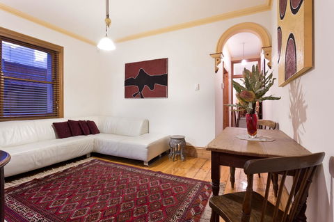 Annie's Victorian Terrace Accommodation Fremantle - Phillip Island Accommodation 22