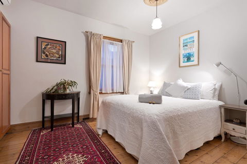 Annie's Victorian Terrace Accommodation Fremantle - Phillip Island Accommodation 23