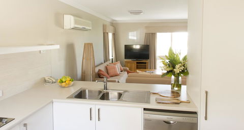 The Marina Hotel - Mindarie - Phillip Island Accommodation 24
