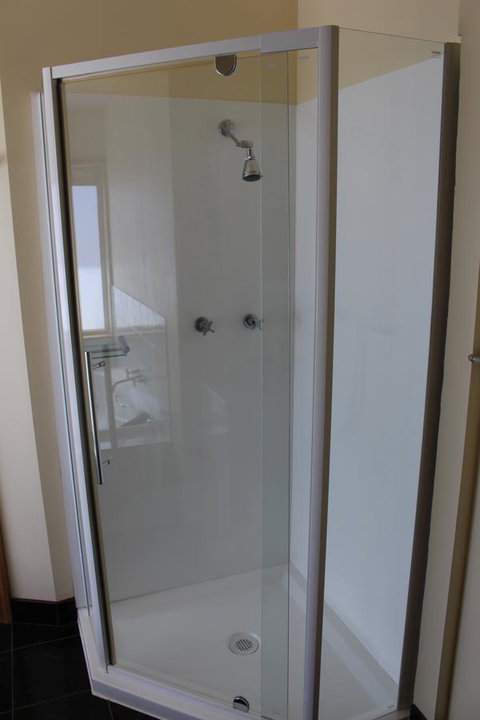 Tullah Lakeside Lodge - Phillip Island Accommodation 4