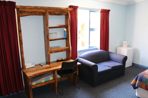 Tullah Lakeside Lodge - Phillip Island Accommodation 9