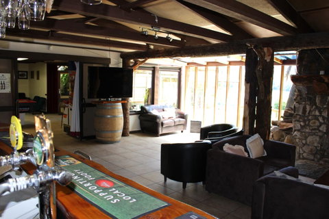 Tullah Lakeside Lodge - Phillip Island Accommodation 22