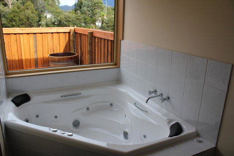 Tullah Lakeside Lodge - Phillip Island Accommodation 17