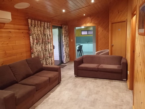 Bicheno Cabin Park - Phillip Island Accommodation 11