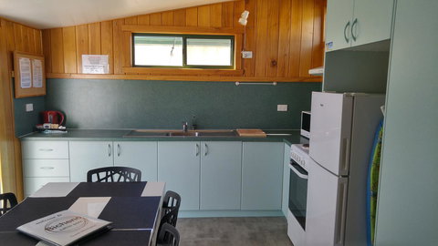 Bicheno Cabin Park - Phillip Island Accommodation 23