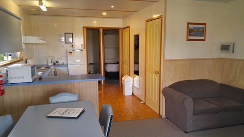 Bicheno Cabin Park - Phillip Island Accommodation 2