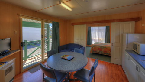 Bicheno Cabin Park - Phillip Island Accommodation 19