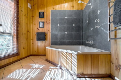 Freycinet Panorama - Phillip Island Accommodation 12