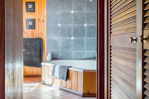 Freycinet Panorama - Phillip Island Accommodation 13