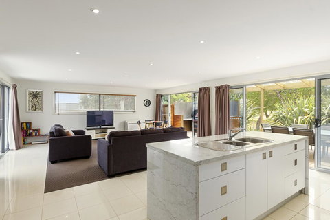 170 Hazards View Drive - Unit 2 - Phillip Island Accommodation 1