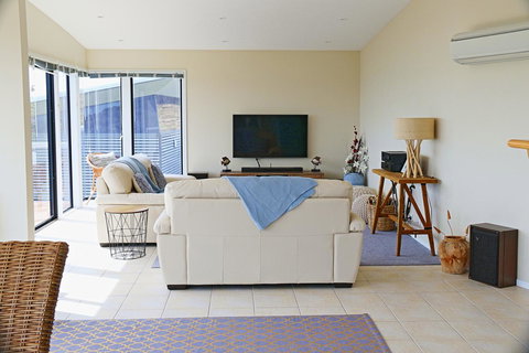 Banksy's By The Bay - Phillip Island Accommodation 8