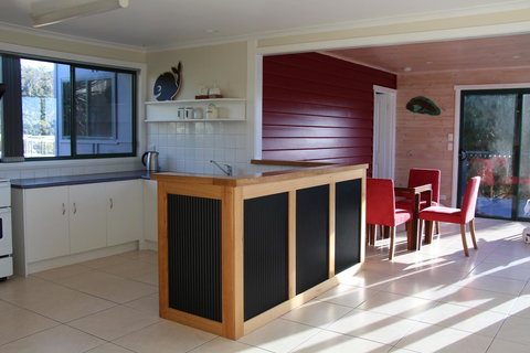 Mermaids Of Bicheno - Phillip Island Accommodation 5