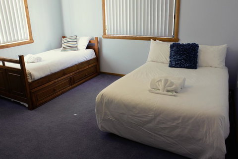 Mermaids Of Bicheno - Phillip Island Accommodation 8