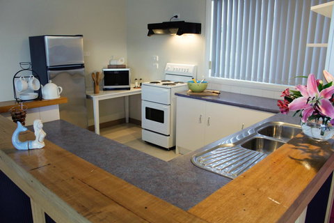 Mermaids Of Bicheno - Phillip Island Accommodation 10