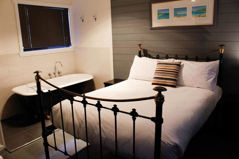 Mermaids Of Bicheno - Phillip Island Accommodation 7