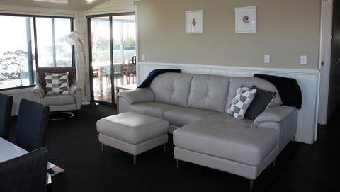 SEA EAGLE COTTAGE Amazing Views Of Bay Of Fires - Phillip Island Accommodation 5