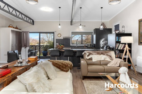 The WeareHouse In Deloraine - Phillip Island Accommodation 2