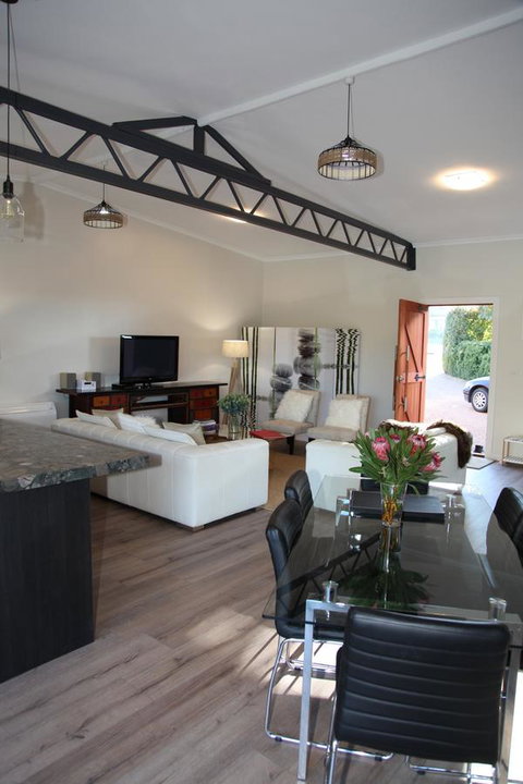 The WeareHouse In Deloraine - Phillip Island Accommodation 29