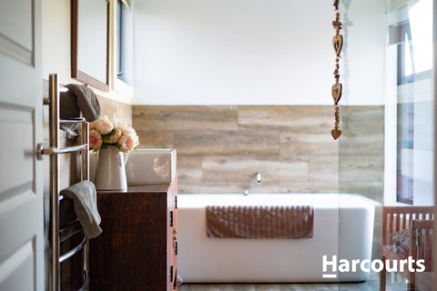 The WeareHouse In Deloraine - Phillip Island Accommodation 7