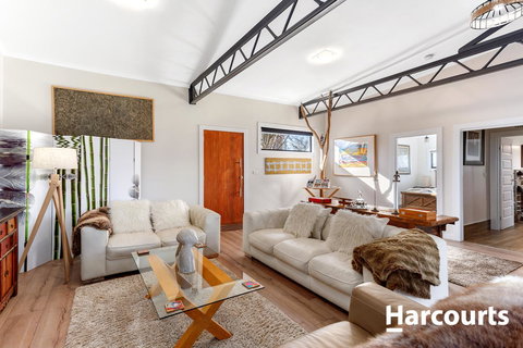 The WeareHouse In Deloraine - Phillip Island Accommodation 13
