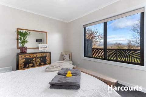 The WeareHouse In Deloraine - Phillip Island Accommodation 10