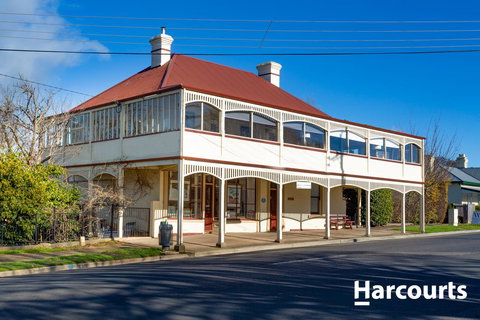 The WeareHouse In Deloraine - Phillip Island Accommodation 1