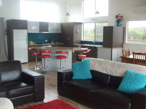 Seymour Waves - Phillip Island Accommodation 7