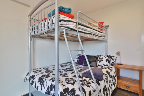 Seymour Waves - Phillip Island Accommodation 9