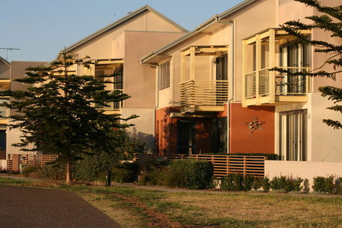 Newcastle Harbourside Terraces - Phillip Island Accommodation 0
