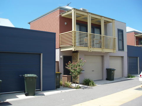 Newcastle Harbourside Terraces - Phillip Island Accommodation 1