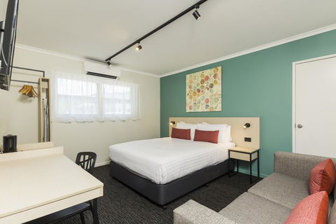 Nightcap At Balaclava Hotel - Phillip Island Accommodation 0