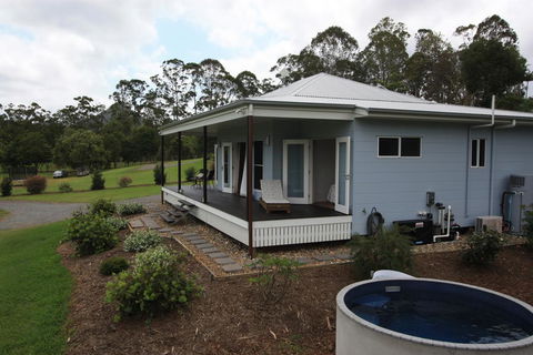 Noosa Hinterland Country Cottage 'Tru-Blu' - Phillip Island Accommodation 2