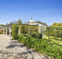 North Haven lovely coastal beach house private garden walk to beach and village