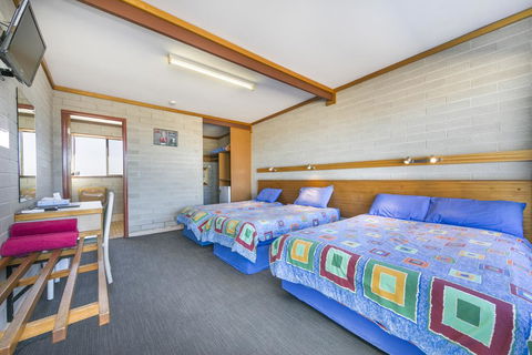 Nullarbor Roadhouse - Phillip Island Accommodation 1