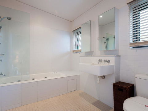 One Mile Ridge', 12a/26 One Mile Close - Stunning Views, Air Con, Infinity Pool - Phillip Island Accommodation 2