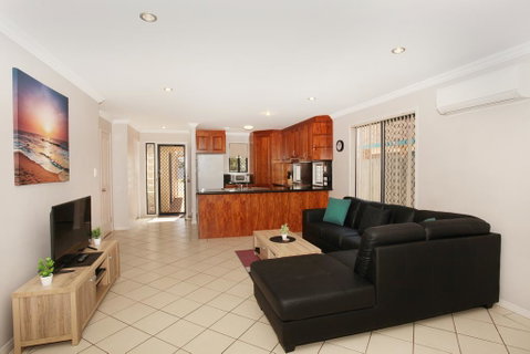 Oomoo 27b - 4 BDRM Townhouse - Close To Beaches - Phillip Island Accommodation 3
