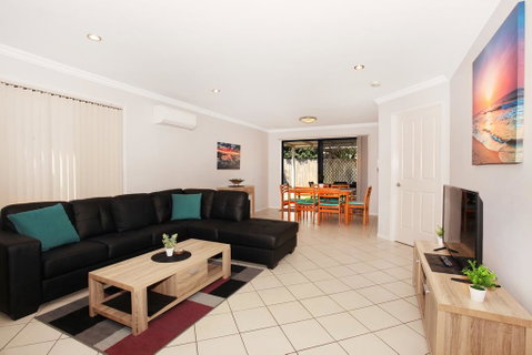 Oomoo 27b - 4 BDRM Townhouse - Close To Beaches - Phillip Island Accommodation 2