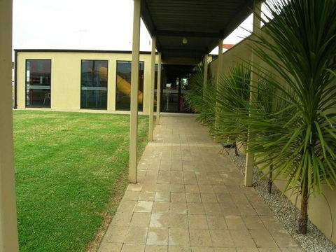 Overlander Hotel Motel - Phillip Island Accommodation 2