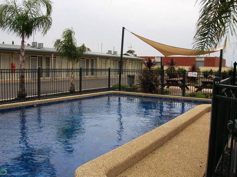 Overlander Hotel Motel - Phillip Island Accommodation 3
