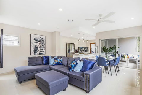 Park Avenue Luxe Townhouse Brand New Sleeps 9 - Phillip Island Accommodation 0