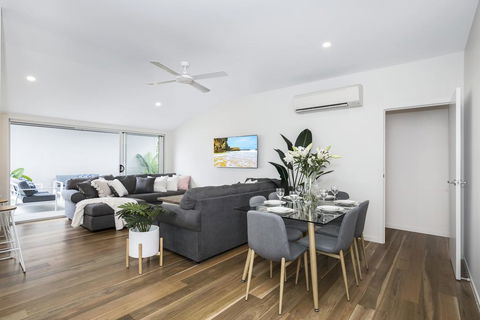 Park Avenue Terrace House Sleeps 9 - Phillip Island Accommodation 1