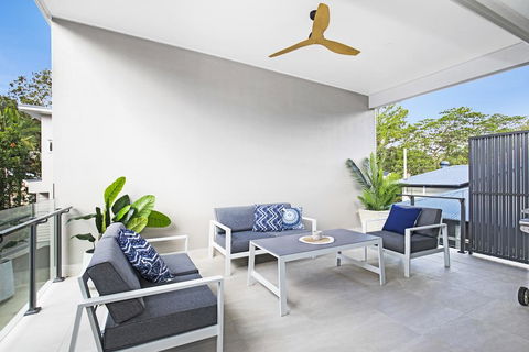 Park Avenue Terrace House Sleeps 9 - Phillip Island Accommodation 2