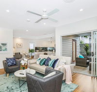 Park Avenue Townhouse Retreat Brisbane Sleeps 10 - Phillip Island Accommodation