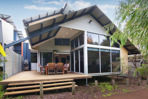 PEPPY TREE HOUSE - Phillip Island Accommodation 3
